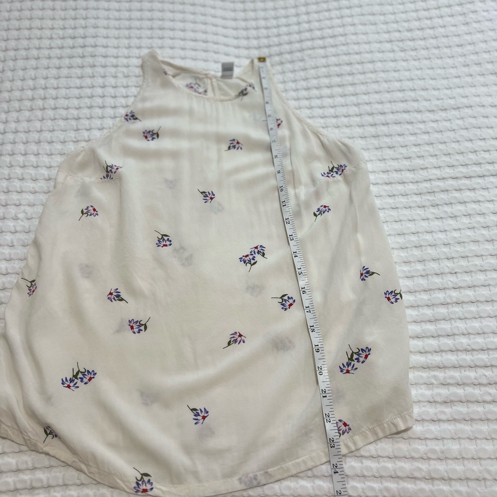 Old Navy Relaxed High-Neck Sleeveless Floral Tank - Picture 8 of 9